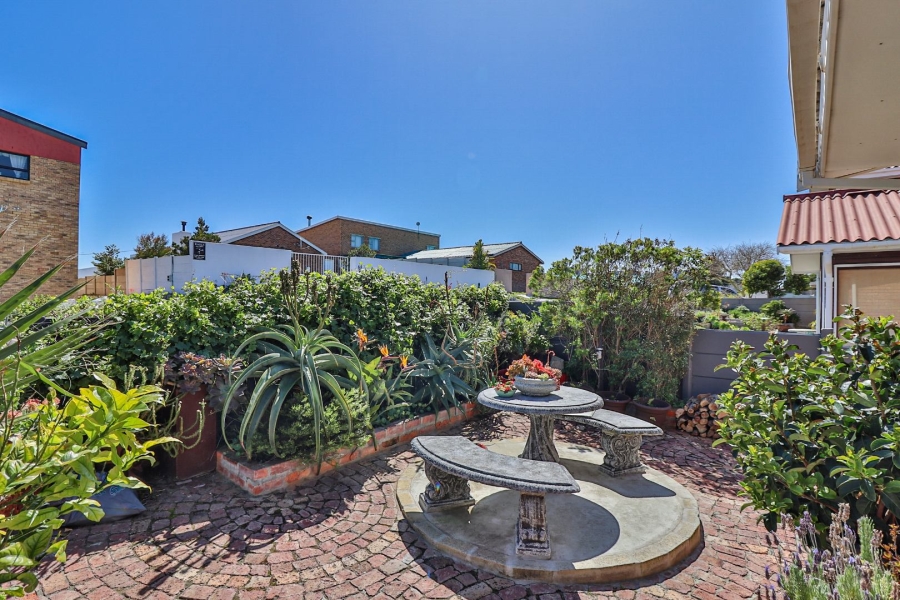 4 Bedroom Property for Sale in De Kelders Western Cape